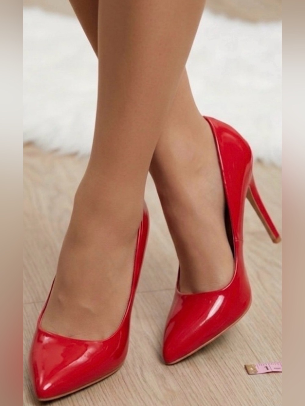 OPPOSITE LADIE’S POINTY TOE CLASSIC PUMPS.